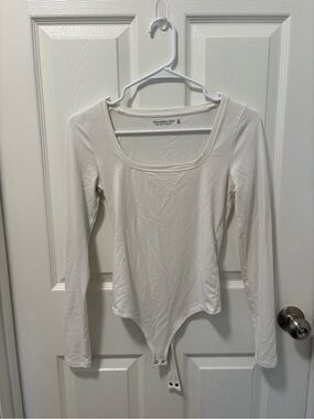 Abercrombie & Fitch White Long-Sleeve Square Neck Neck Bodysuit
